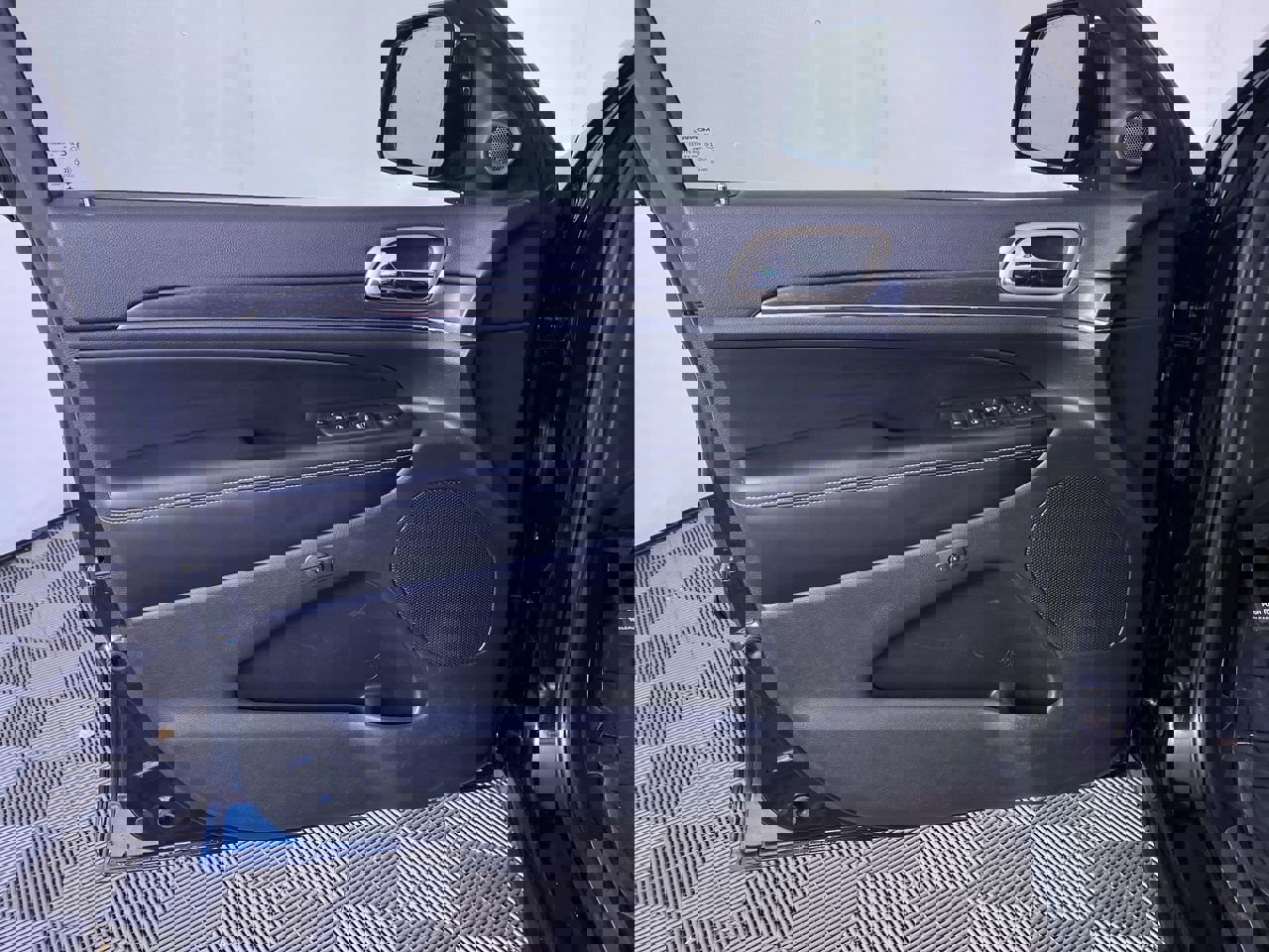 Used 2017 Jeep Grand Cherokee Limited w/ Luxury Group II image 13