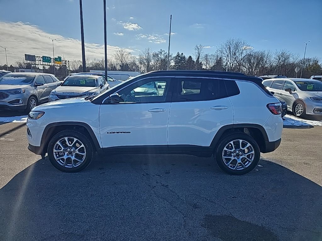 Used 2025 Jeep Compass Limited image 2