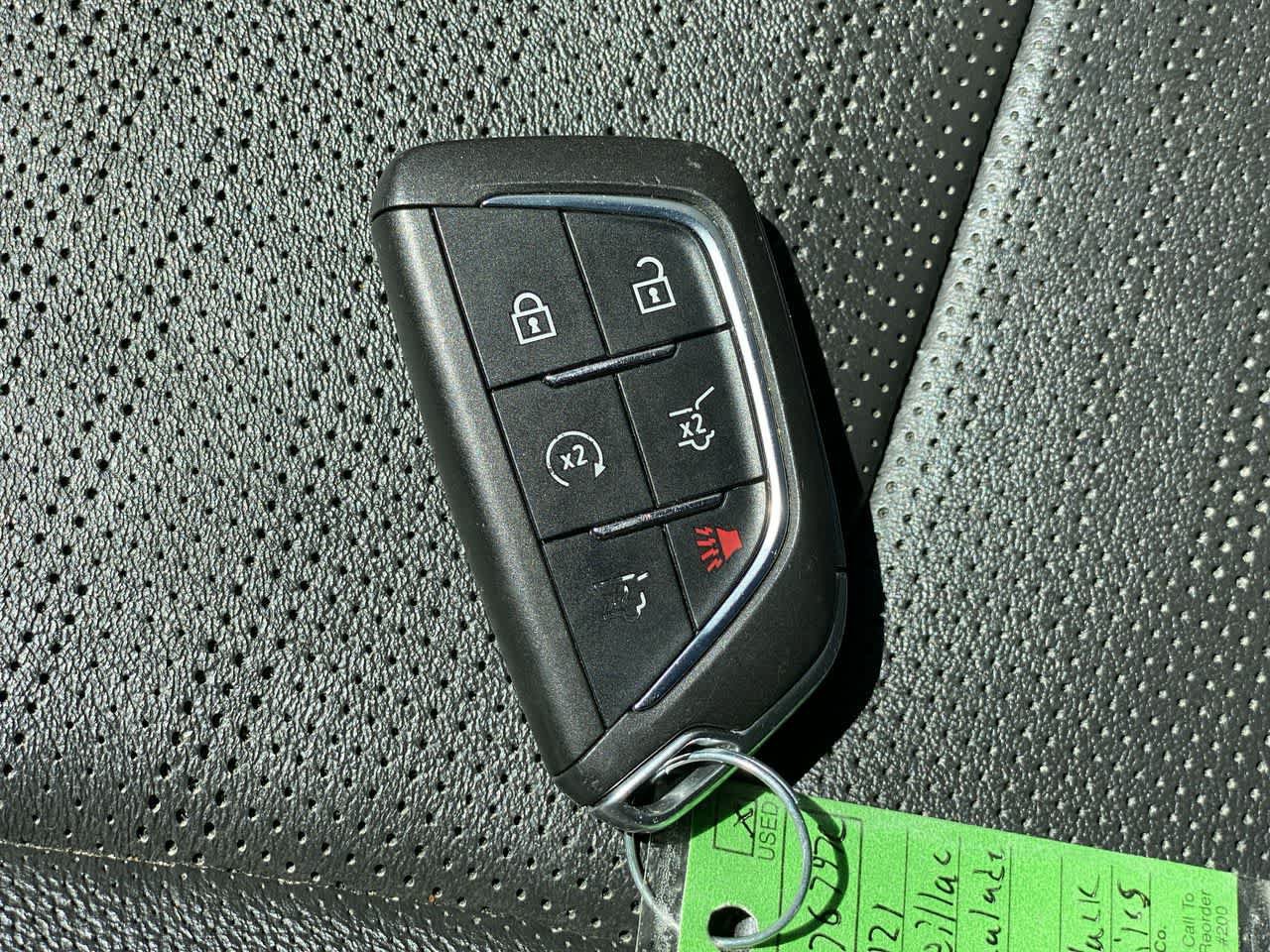 Used 2021 Cadillac Escalade ESV Premium Luxury w/ LPO, Illumination Package AWD/4WD image 29