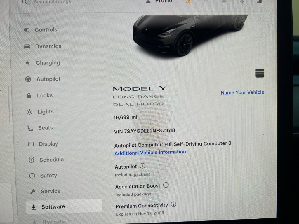 Used 2022 Tesla Model Y Long Range image 17