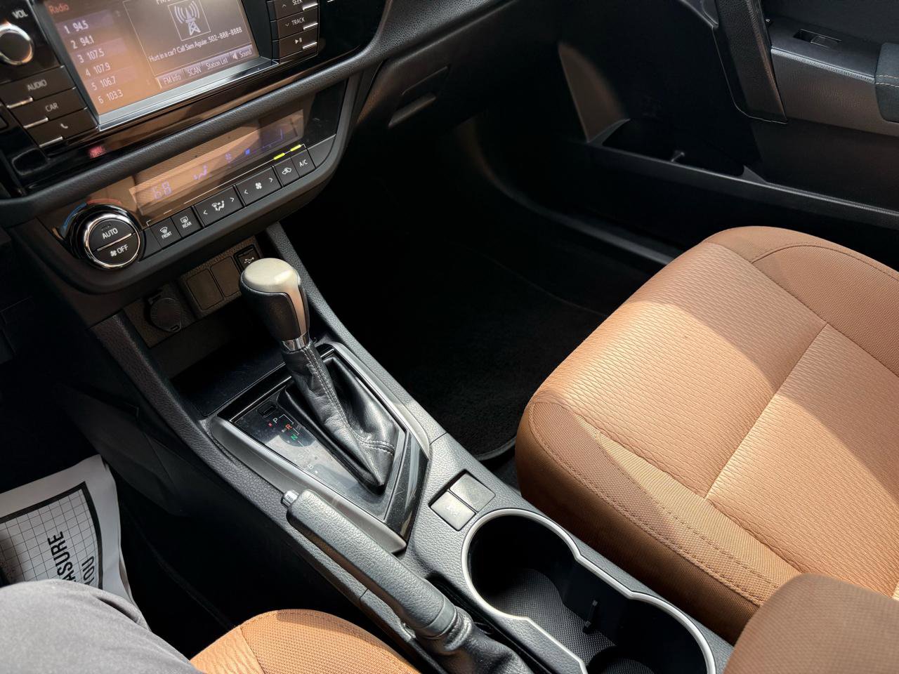 Used 2015 Toyota Corolla LE image 12