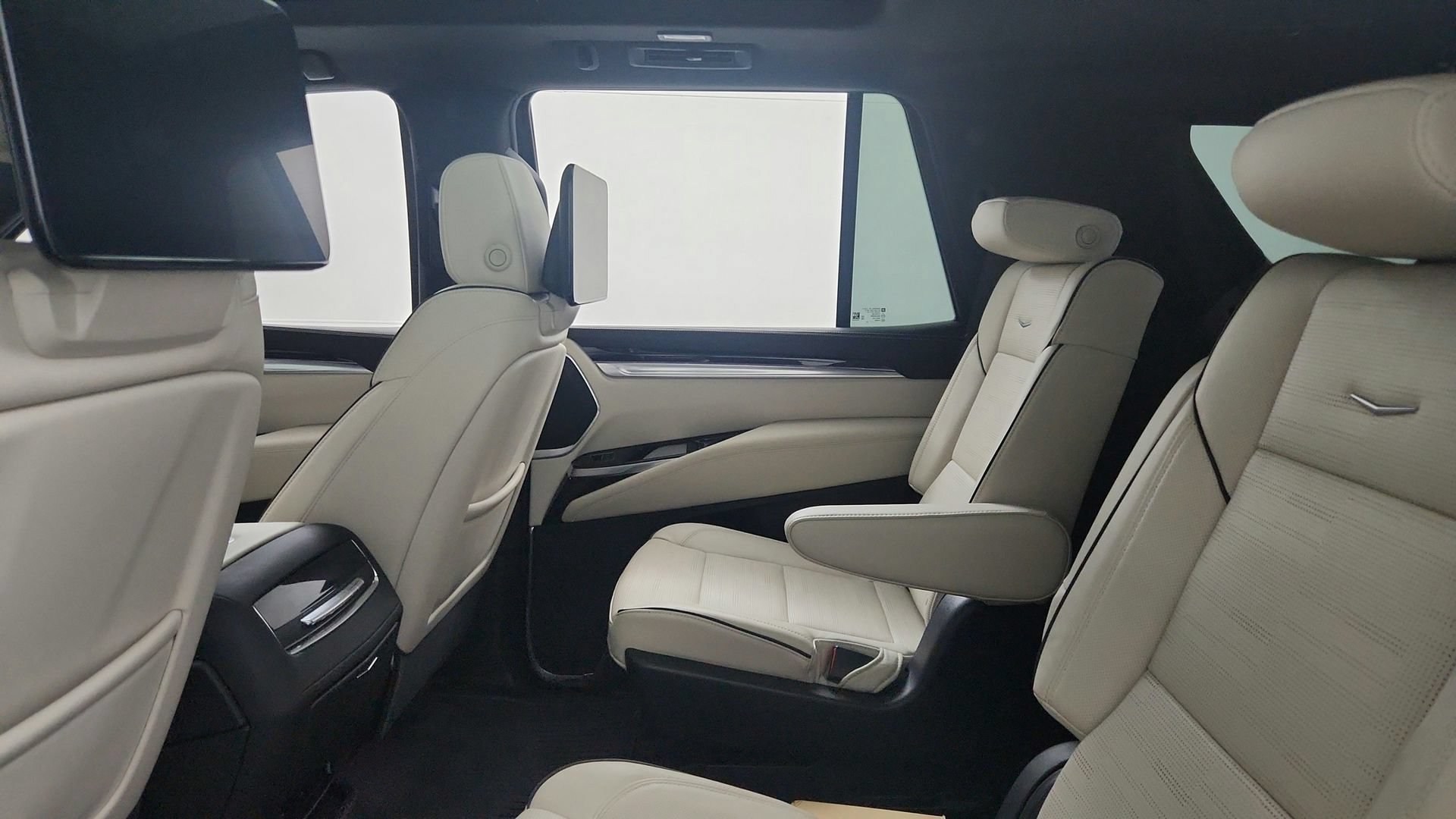 Certified 2025 Cadillac Escalade Sport w/ Touring Package AWD/4WD image 24