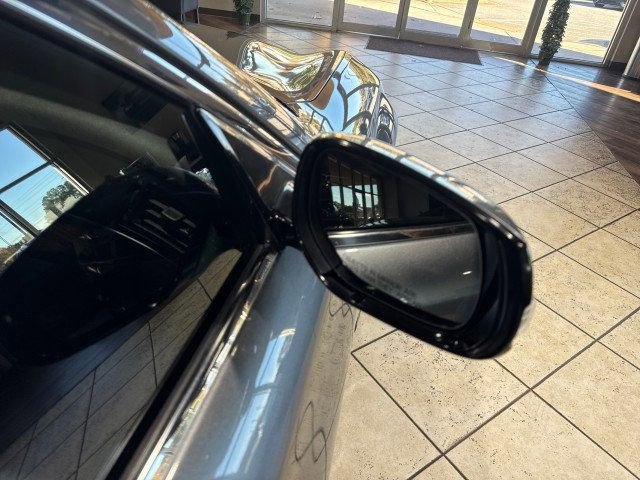 Used 2016 INFINITI Q70 Hybrid w/ Deluxe Touring Package image 12
