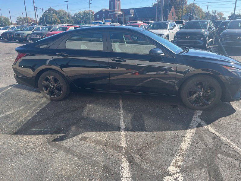 Used 2023 Hyundai Elantra SEL w/ Cargo Package FWD image 4