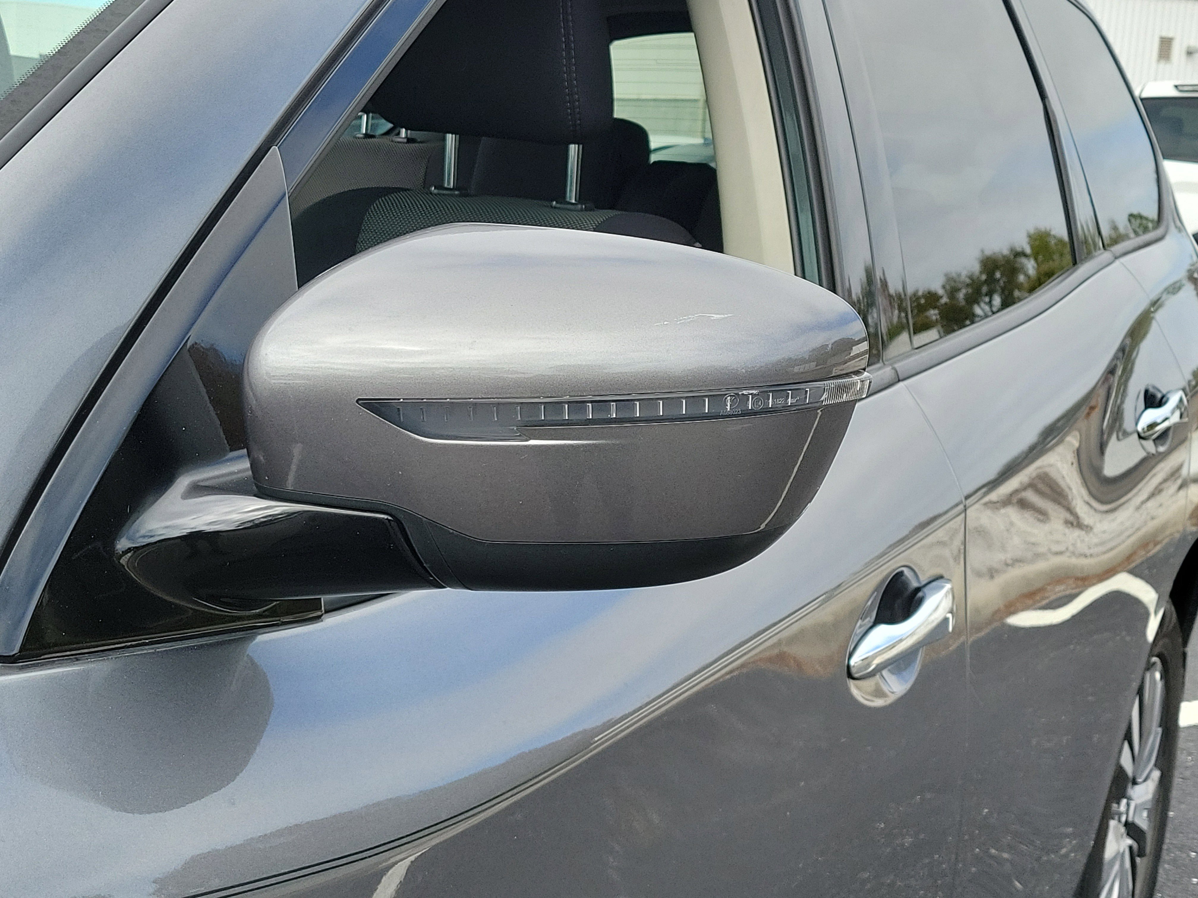 Used 2018 Nissan Pathfinder S image 9