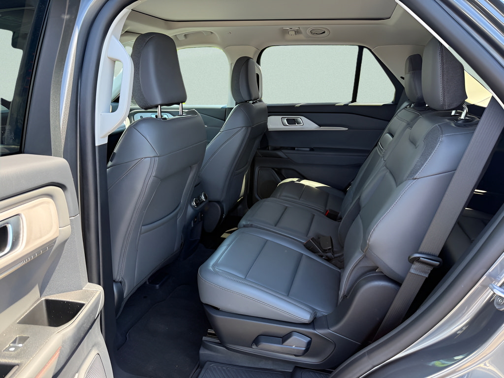 Used 2026 Ford Explorer Active w/ Active Comfort Package AWD/4WD image 5