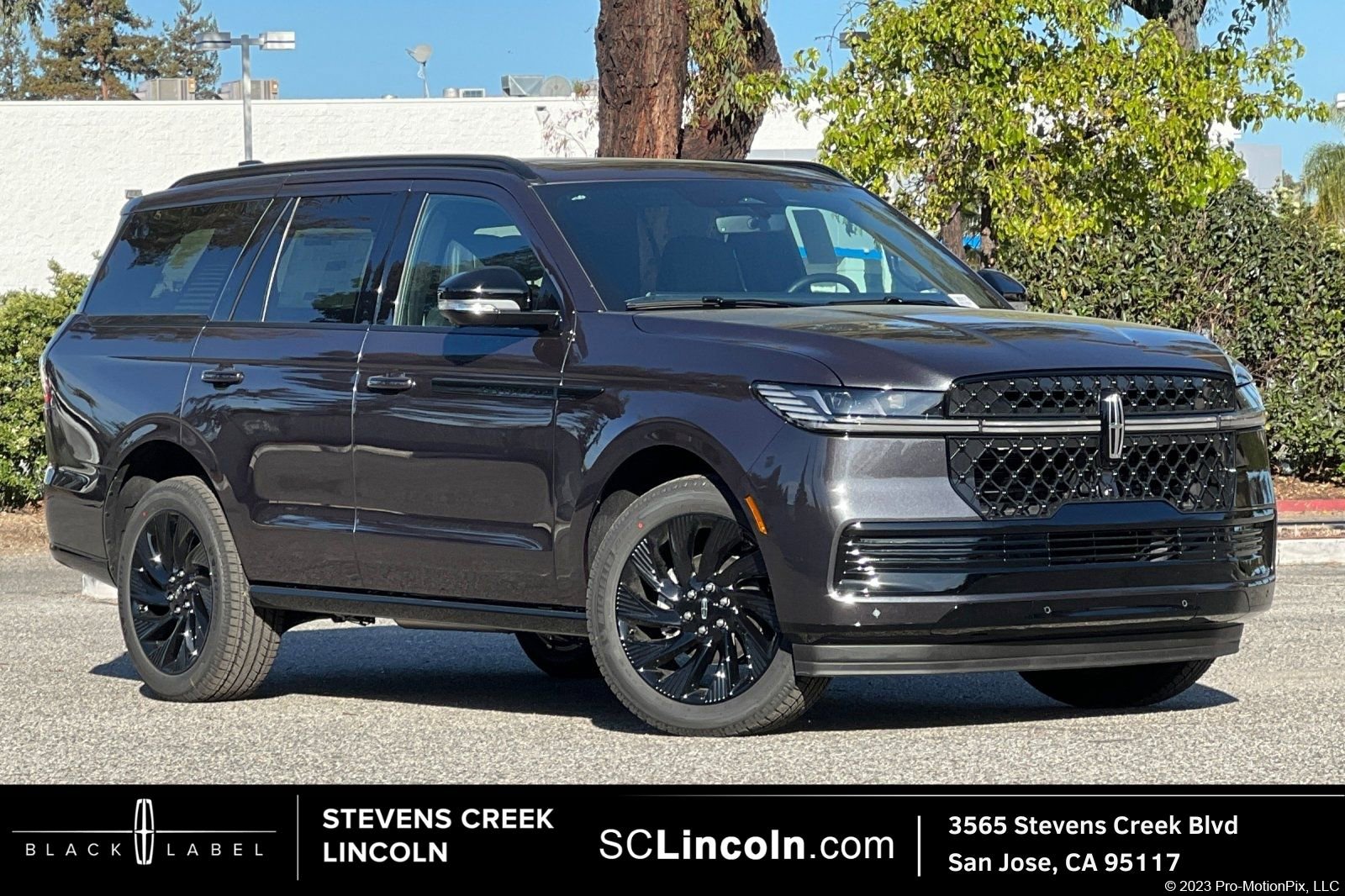 New 2026 Lincoln Navigator Reserve w/ Jet Appearance Package image 1