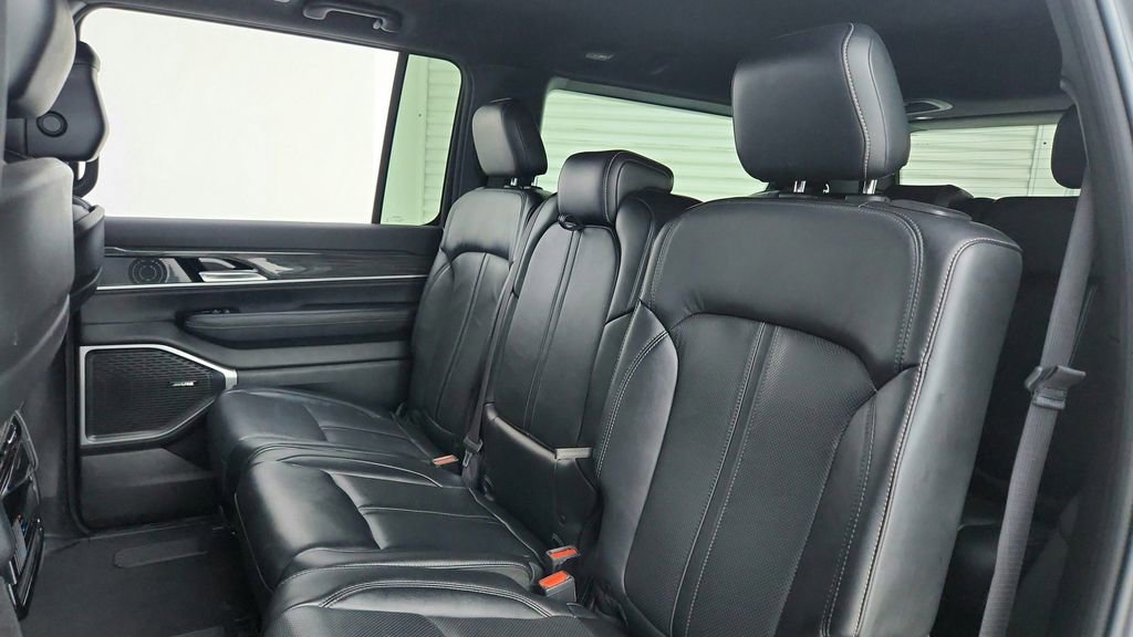 Used 2022 Jeep Wagoneer Series II AWD/4WD image 33