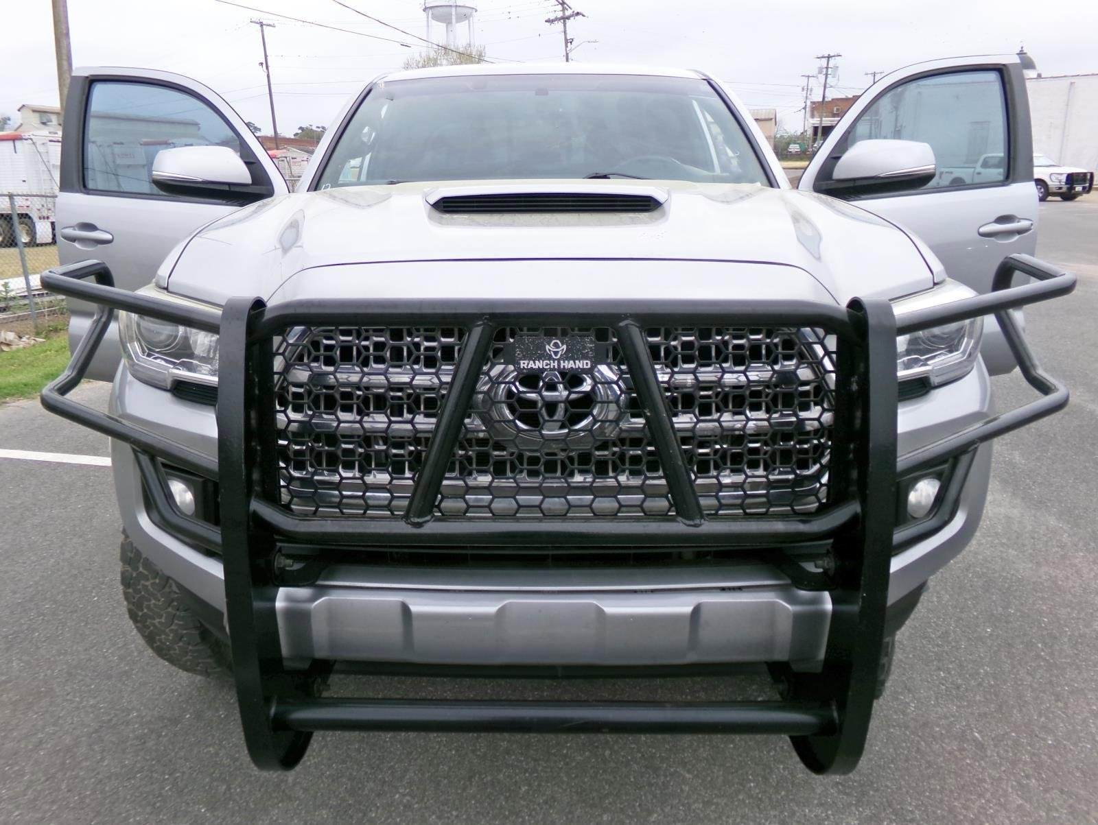 Used 2016 Toyota Tacoma TRD Sport w/ Towing Package image 5