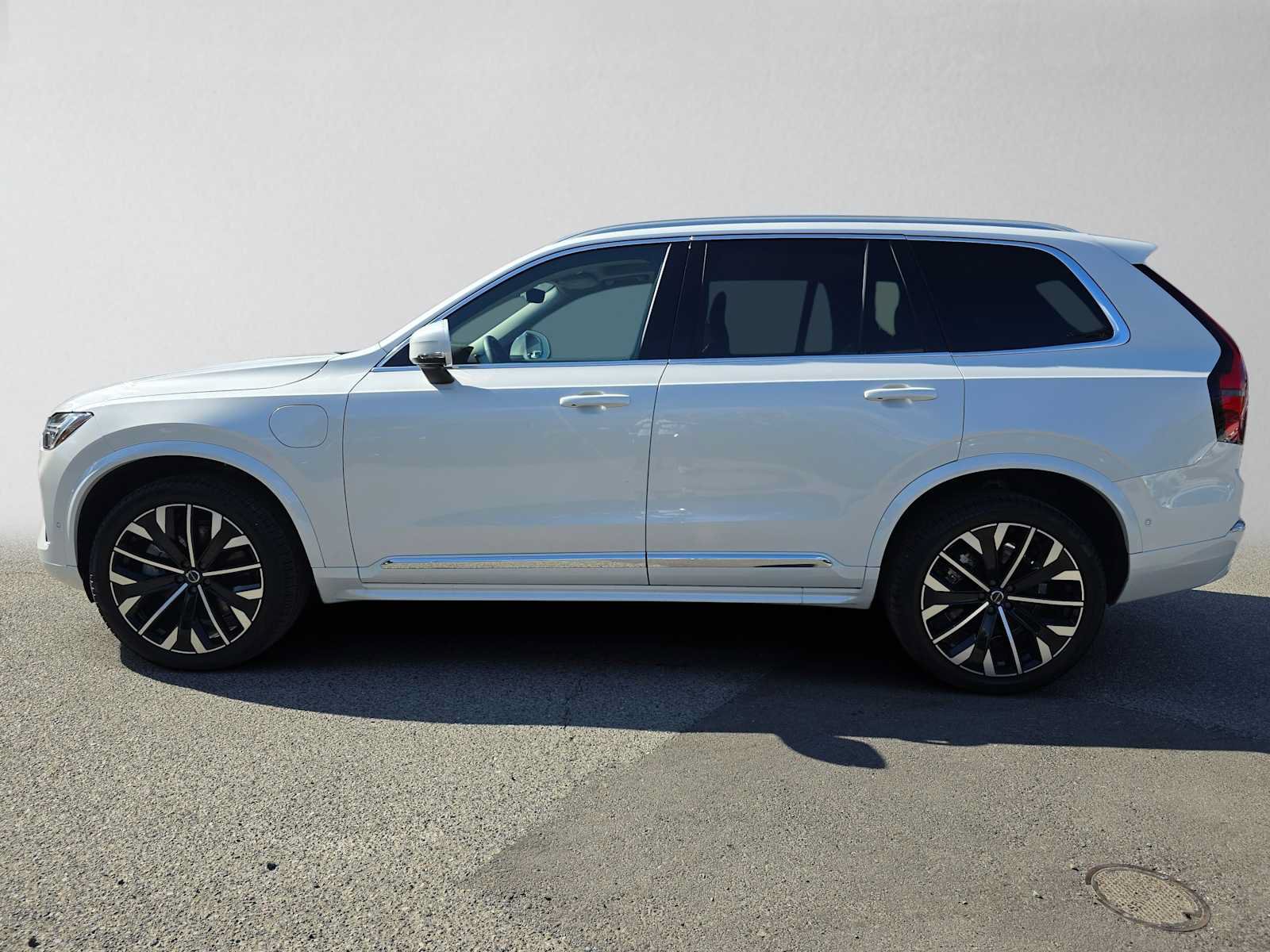 Used 2025 Volvo XC90 T8 Plus w/ Protection Package Premier AWD/4WD image 6