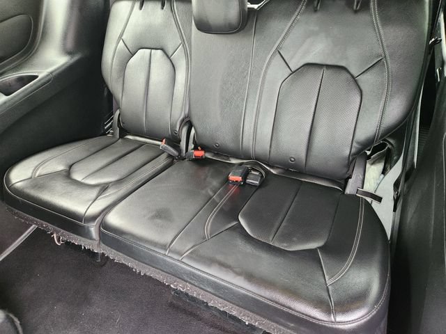 Used 2020 Chrysler Pacifica Touring-L w/ S Appearance Package FWD image 30