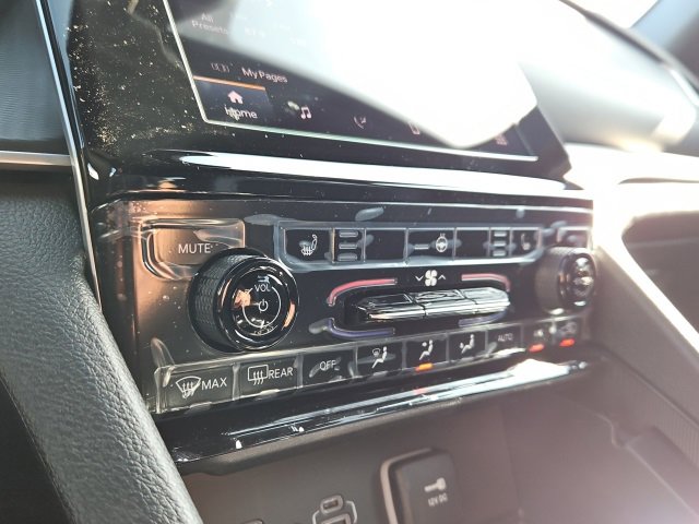 New 2025 Jeep Grand Cherokee Altitude image 39