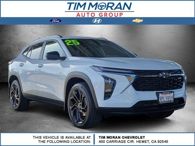 Used 2025 Chevrolet Trax RS FWD image 1