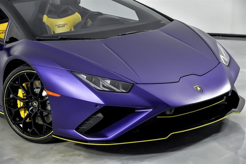 Used 2021 Lamborghini Huracan EVO RWD image 3