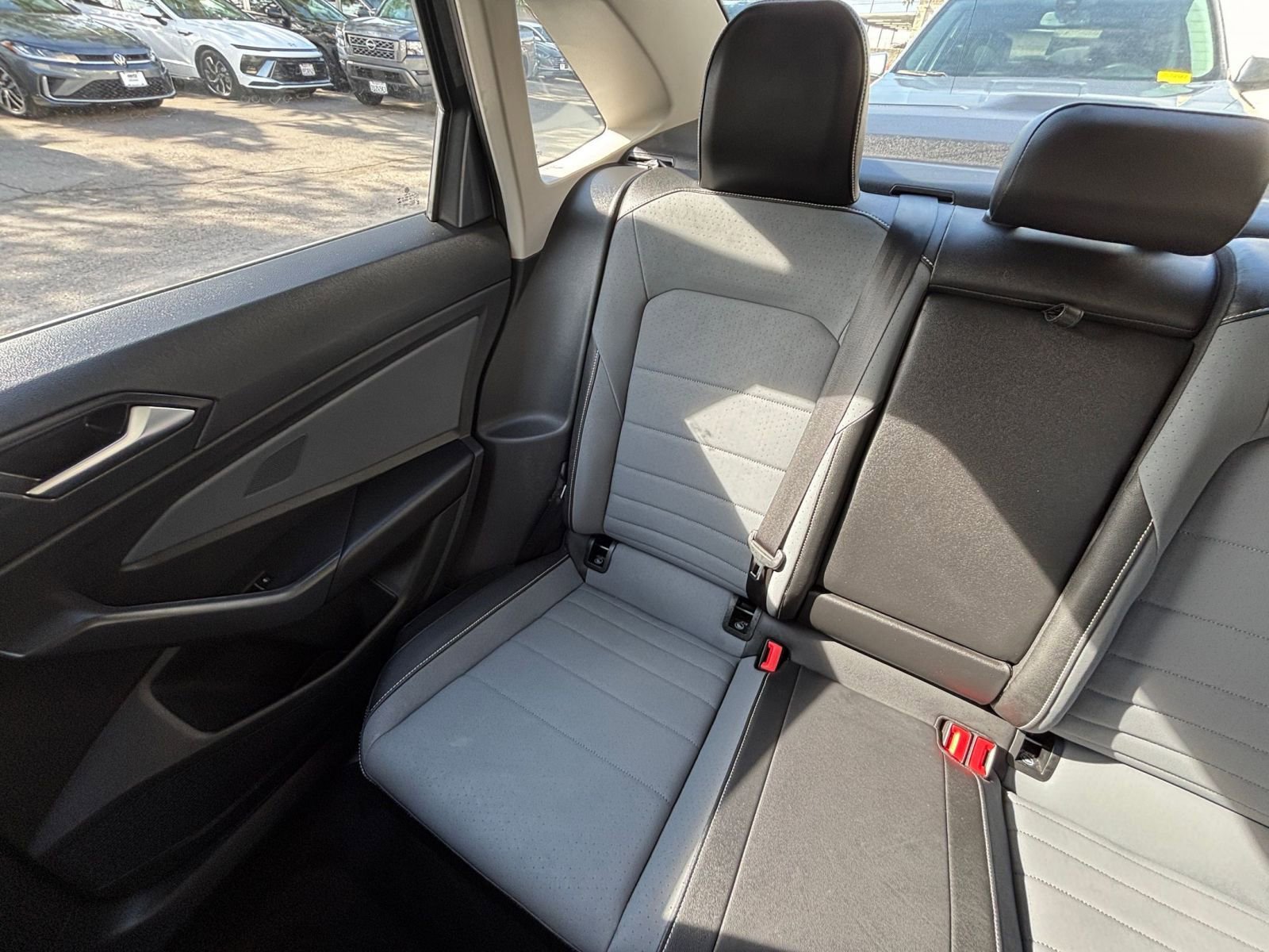 Used 2025 Volkswagen Jetta SE image 39