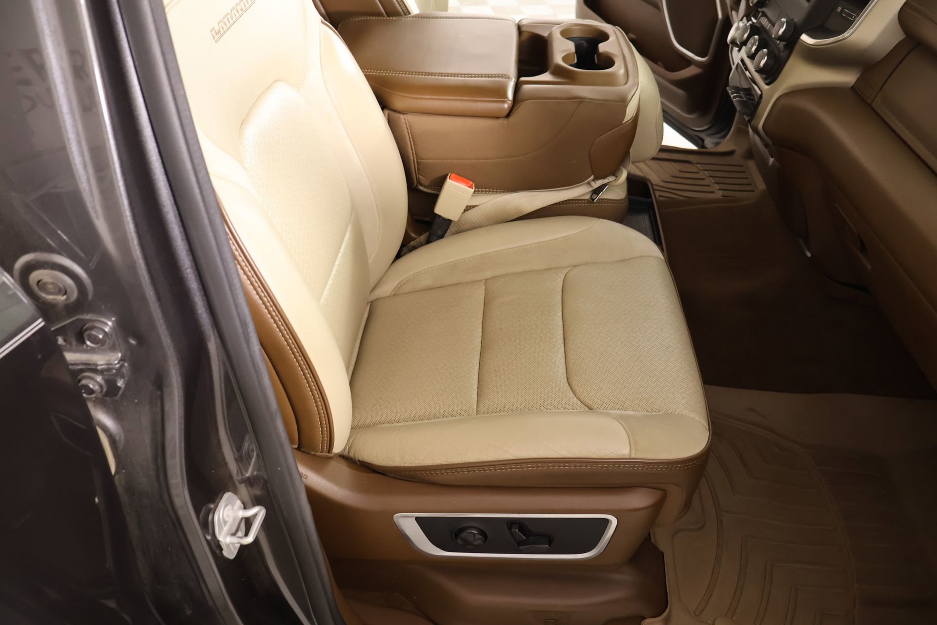 Used 2020 RAM 1500 Laramie image 13