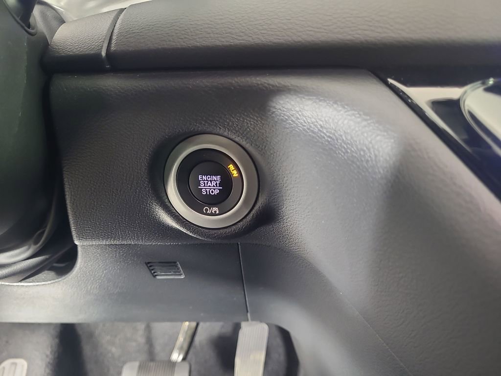 Used 2025 Chrysler Pacifica Select FWD image 14
