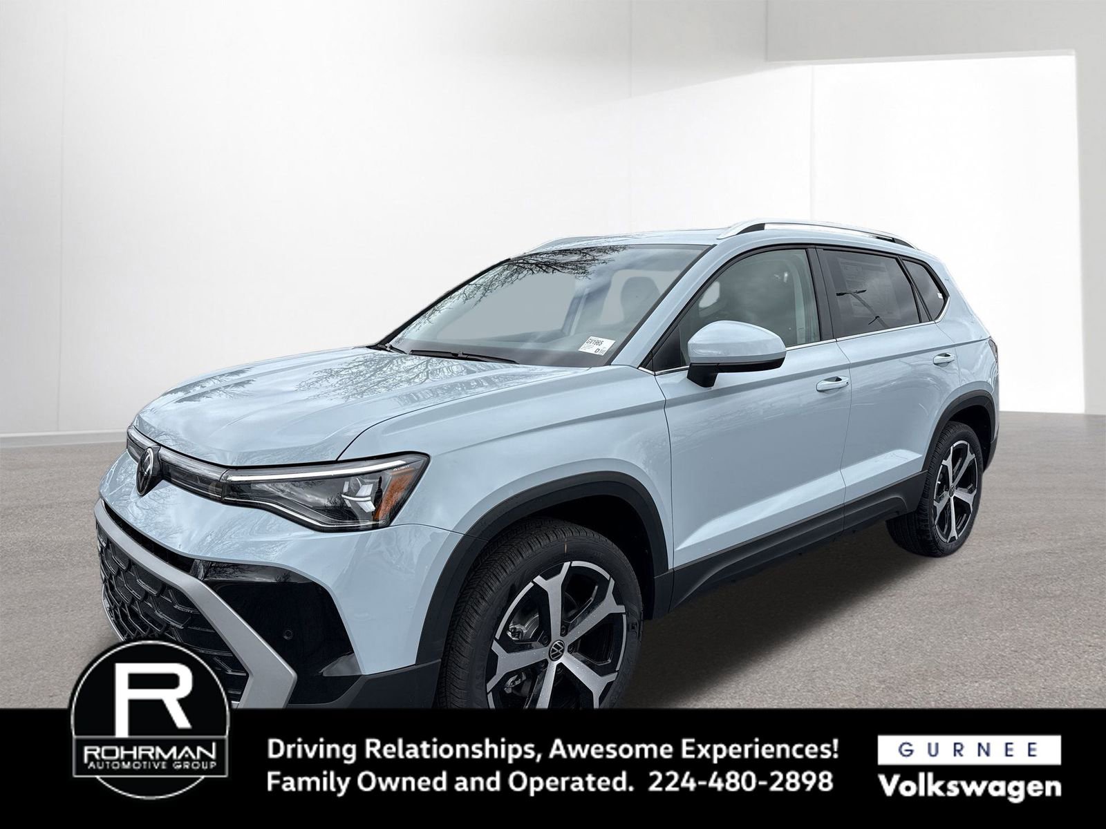 Used 2025 Volkswagen Taos SEL AWD/4WD image 1