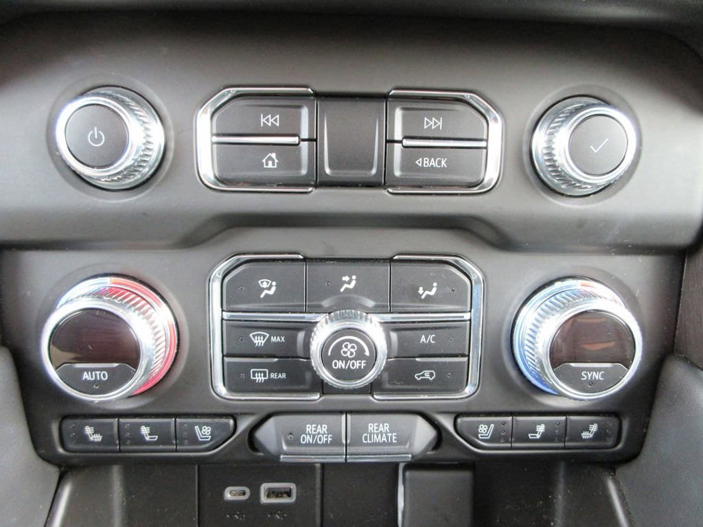 Used 2021 GMC Yukon XL AT4 w/ Technology Package AWD/4WD image 34