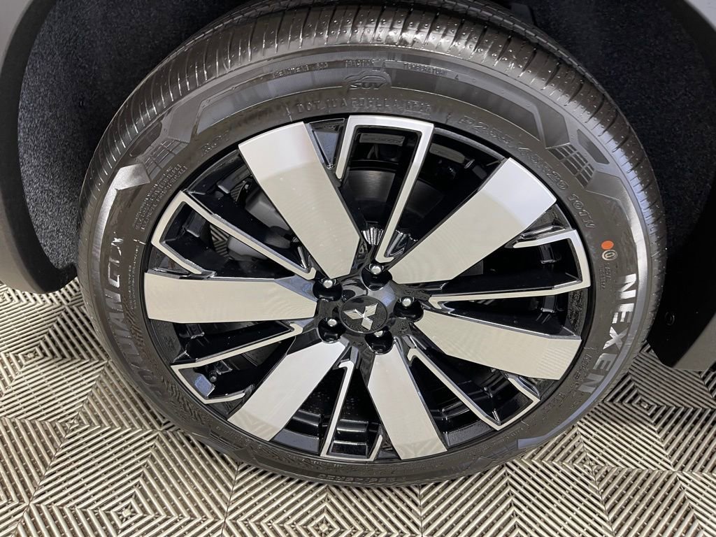 New 2025 Mitsubishi Outlander SE image 38