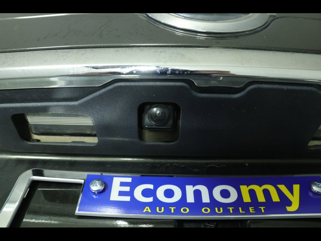 Used 2016 Nissan Rogue SV w/ SV Premium Package image 24