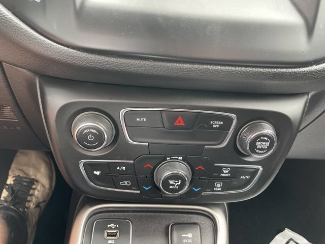Used 2020 Jeep Compass Latitude FWD image 17