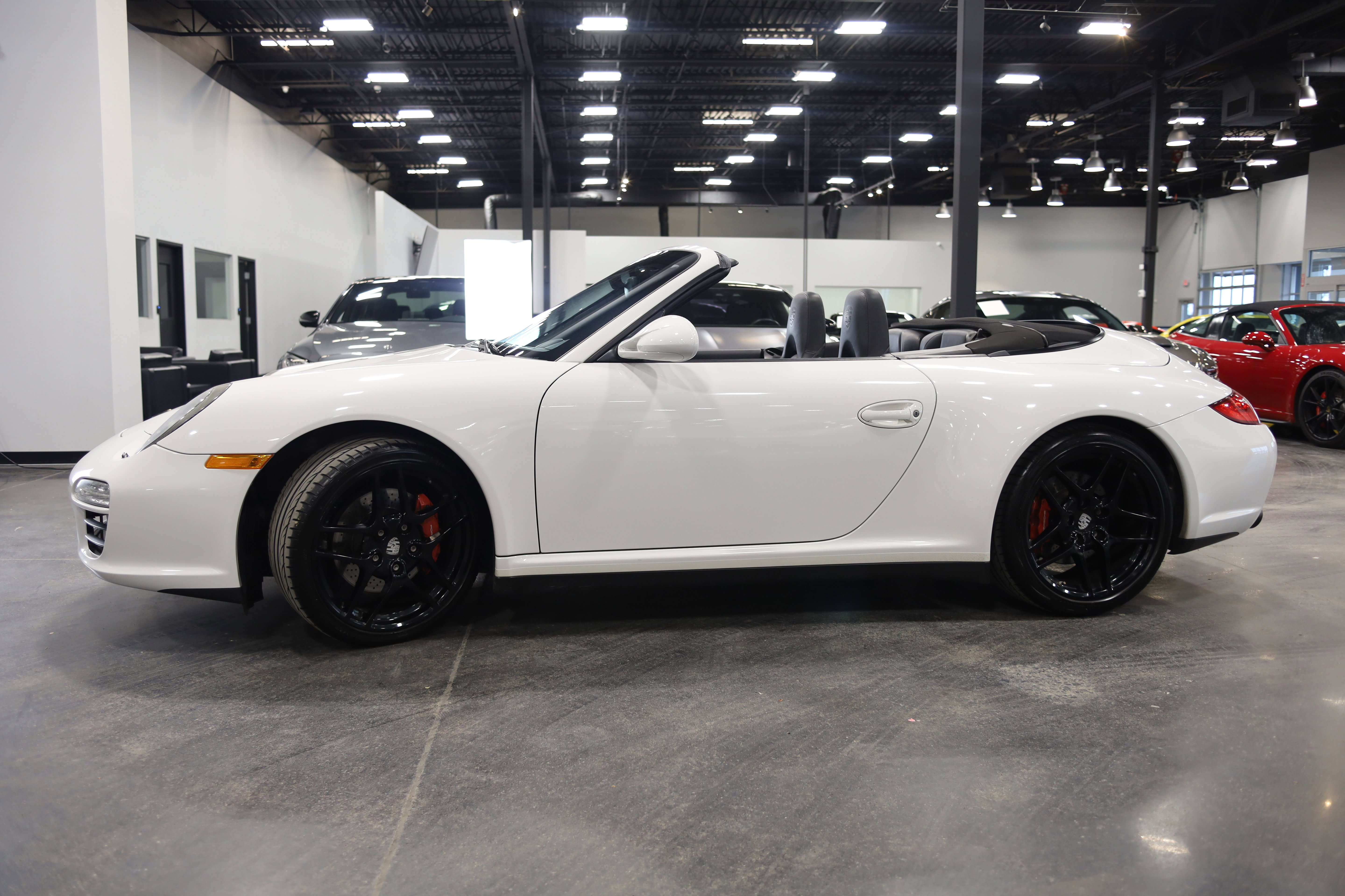 Used 2010 Porsche 911 Carrera 4S image 8