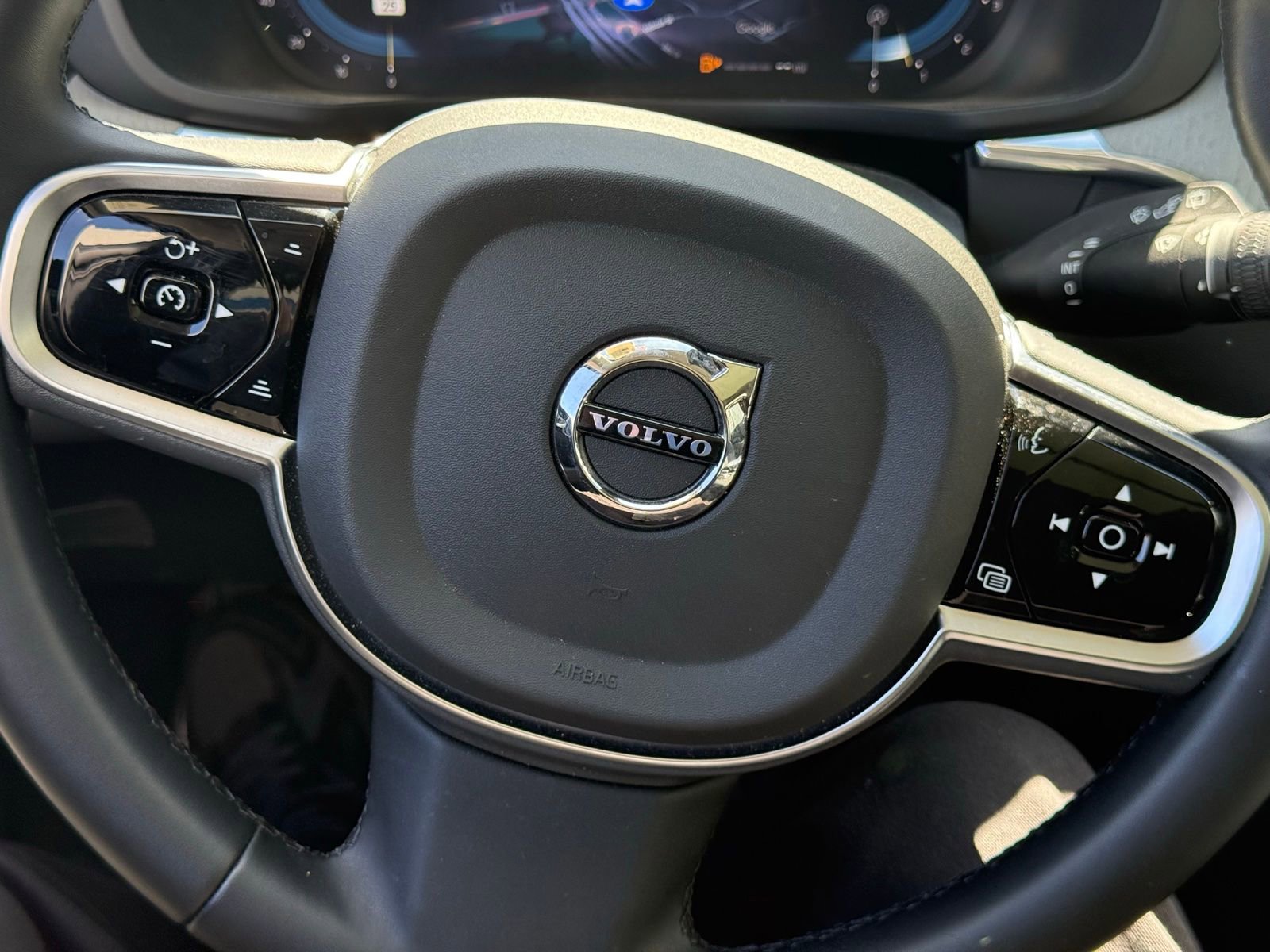 Used 2025 Volvo XC60 B5 Plus image 14