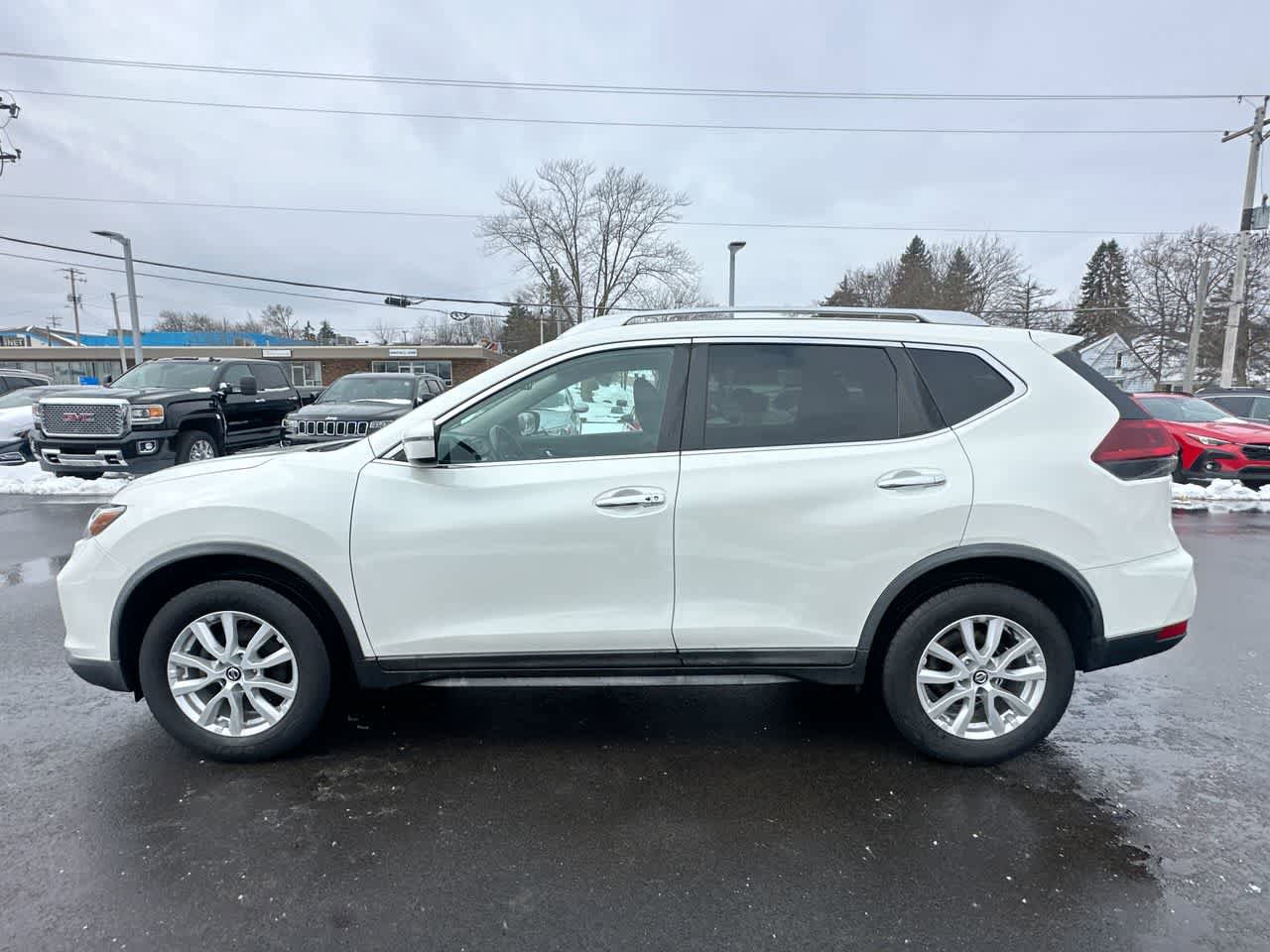 Used 2018 Nissan Rogue SV image 10