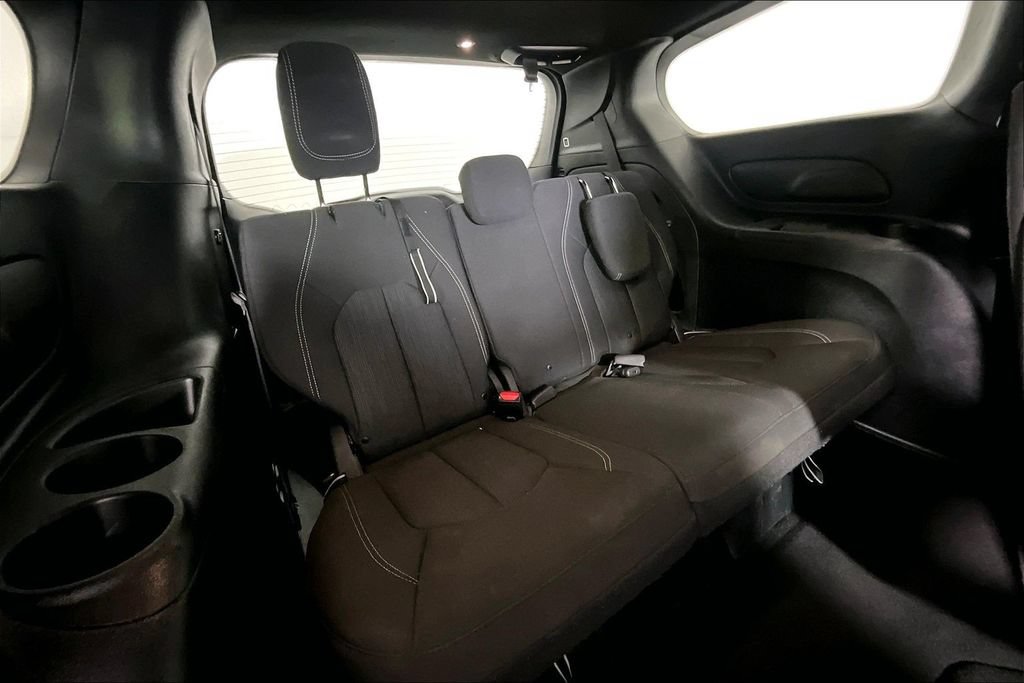 Used 2020 Chrysler Pacifica Touring w/ S Appearance Package FWD image 28