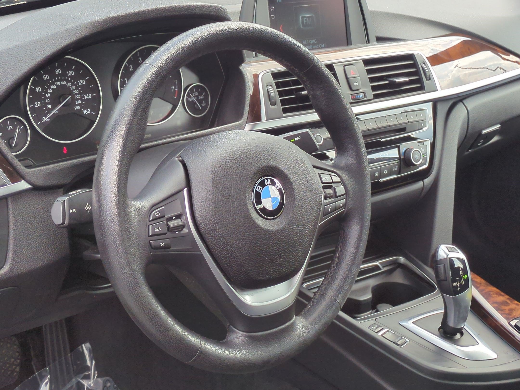 Used 2018 BMW 320i xDrive Sedan AWD/4WD image 18