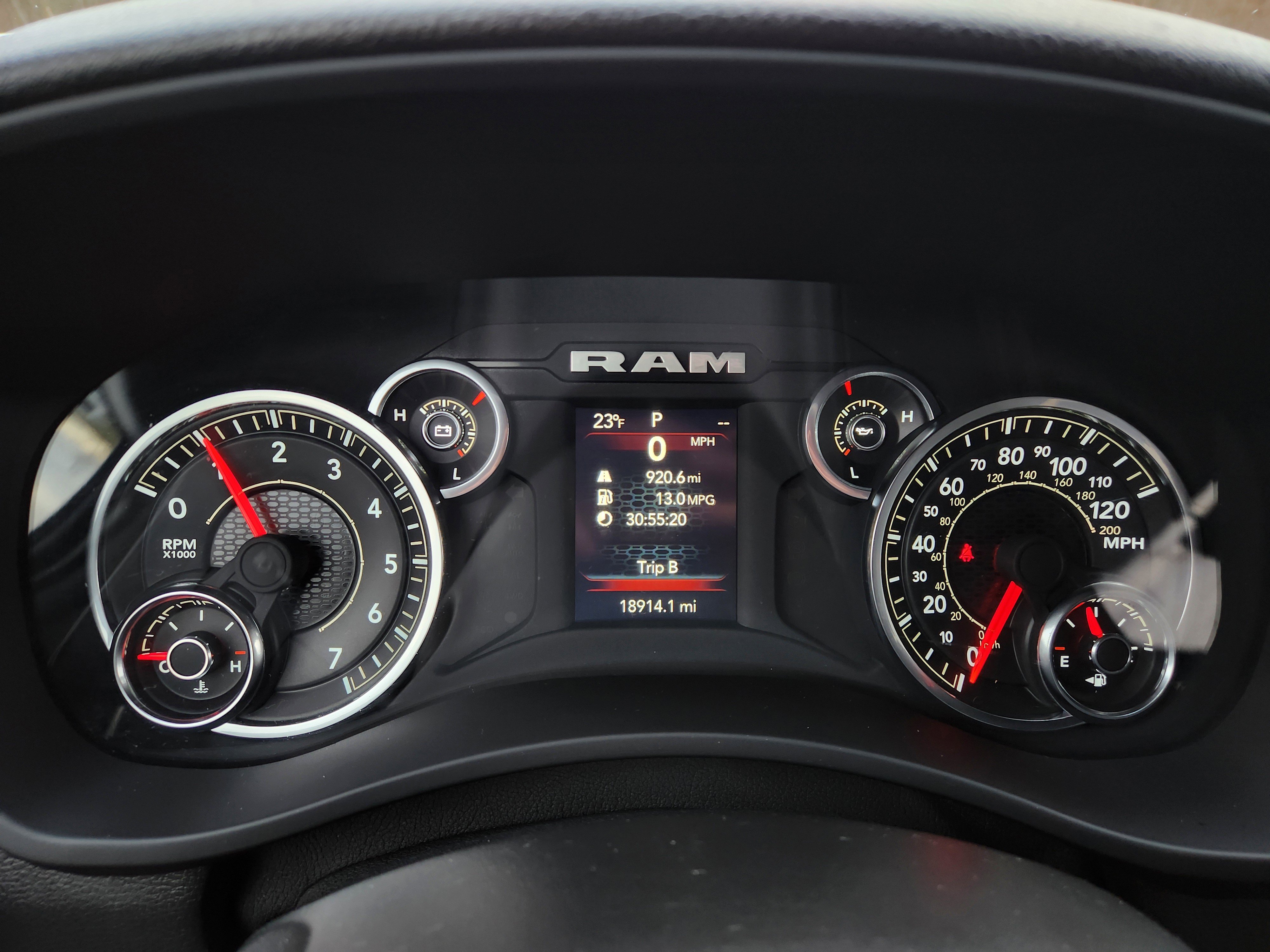 Used 2024 RAM 2500 Tradesman w/ Chrome Appearance Group image 28