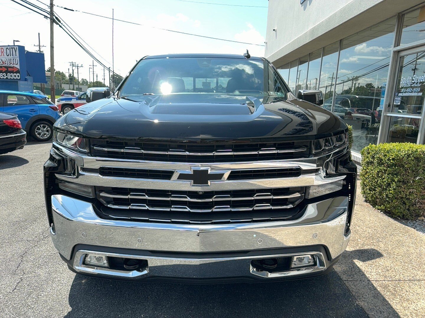 Used 2019 Chevrolet Silverado 1500 LTZ w/ LTZ Plus Package AWD/4WD image 32