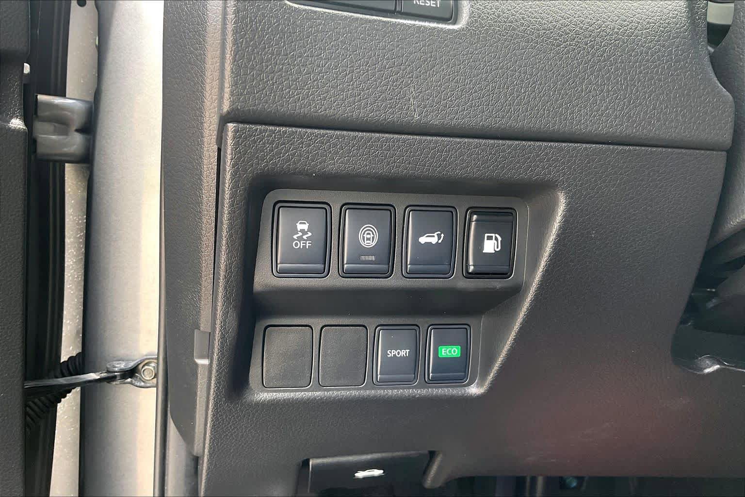 Used 2019 Nissan Rogue SV FWD image 14