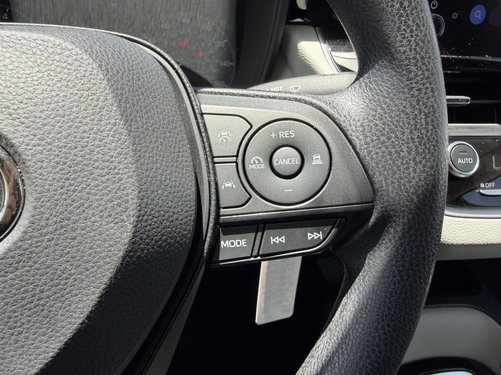 Used 2025 Toyota Corolla LE FWD image 35
