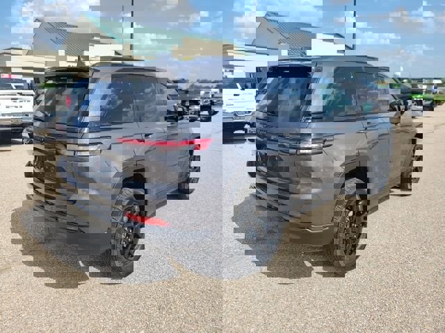 New 2025 Jeep Grand Cherokee Altitude image 23