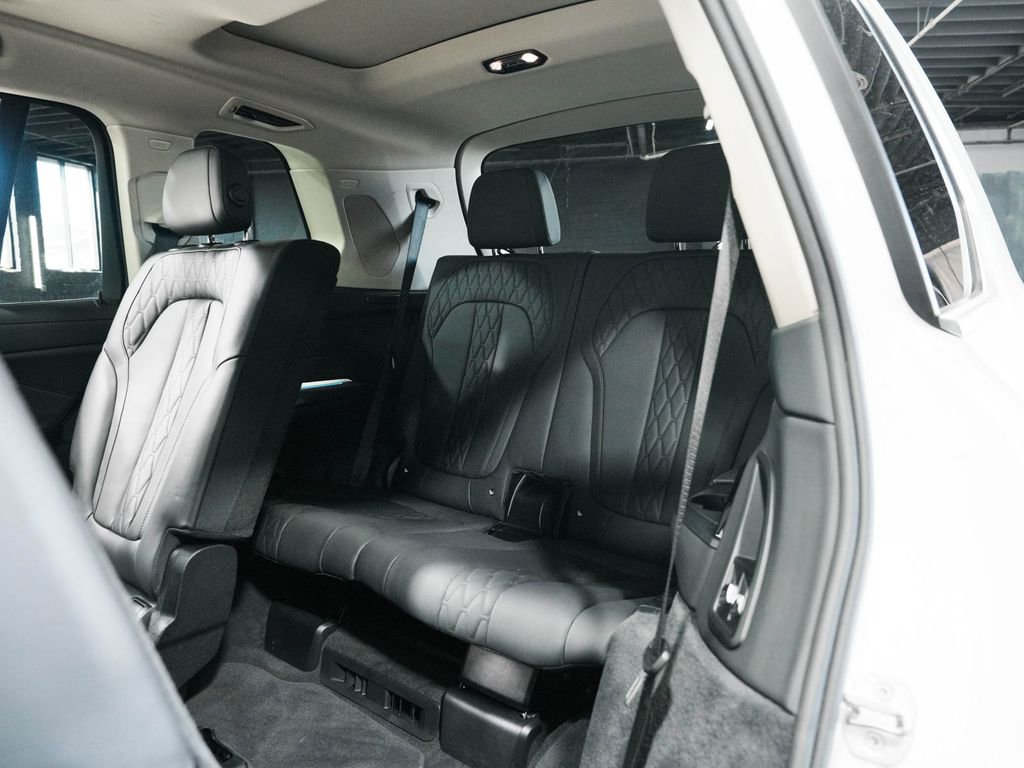 Used 2025 BMW X7 xDrive40i AWD/4WD image 36