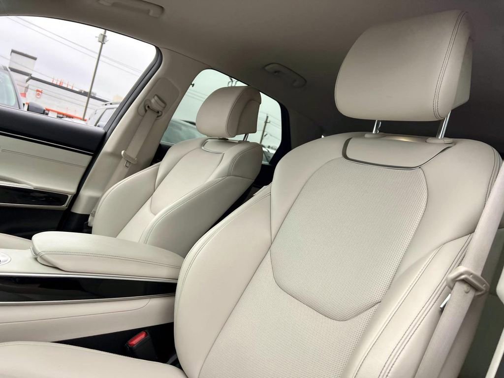 Certified 2022 Genesis GV70 2.5T w/ Cargo Package image 10