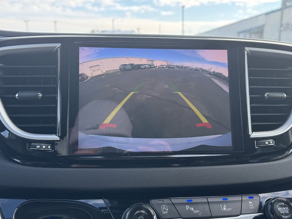 Used 2024 Chrysler Pacifica Touring-L image 25