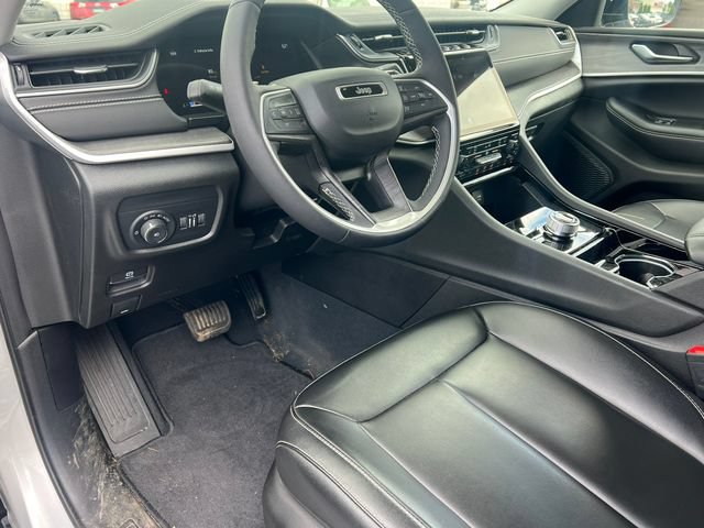 Used 2023 Jeep Grand Cherokee L Limited AWD/4WD image 7