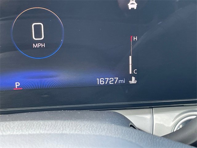 Used 2025 Chevrolet Trax LT w/ LT Convenience Package image 21