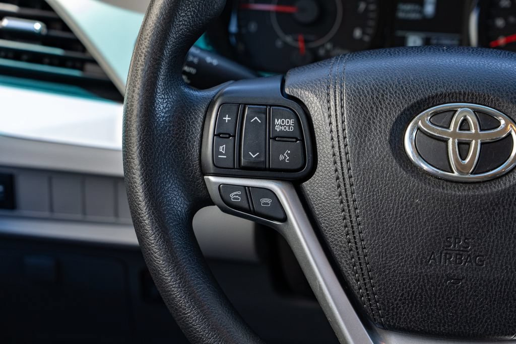 Used 2015 Toyota Sienna LE FWD image 13