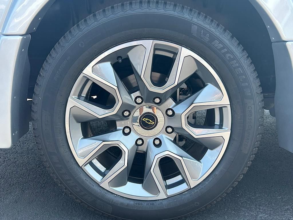 New 2025 Chevrolet Express 2500 Extended w/ Driver Convenience Package image 24