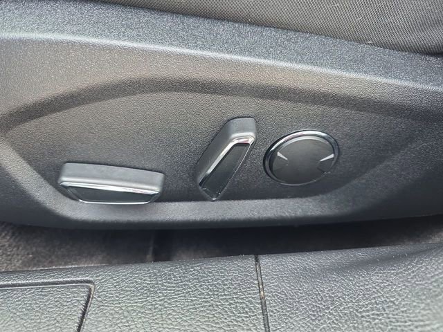 Used 2020 Ford Fusion SE FWD image 19
