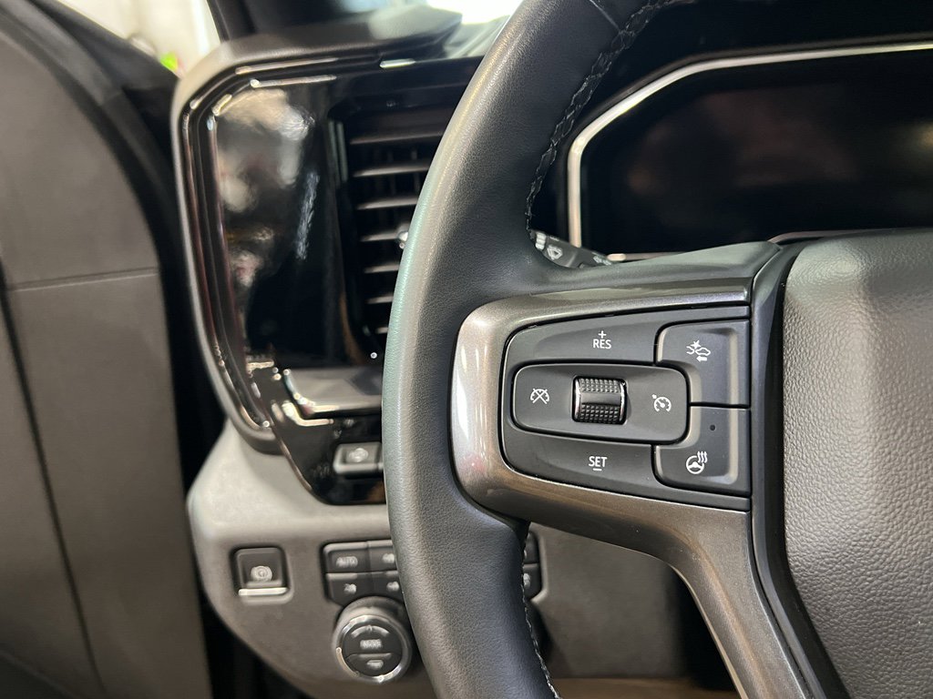 Used 2024 Chevrolet Silverado 2500 ZR2 w/ Technology Package image 33