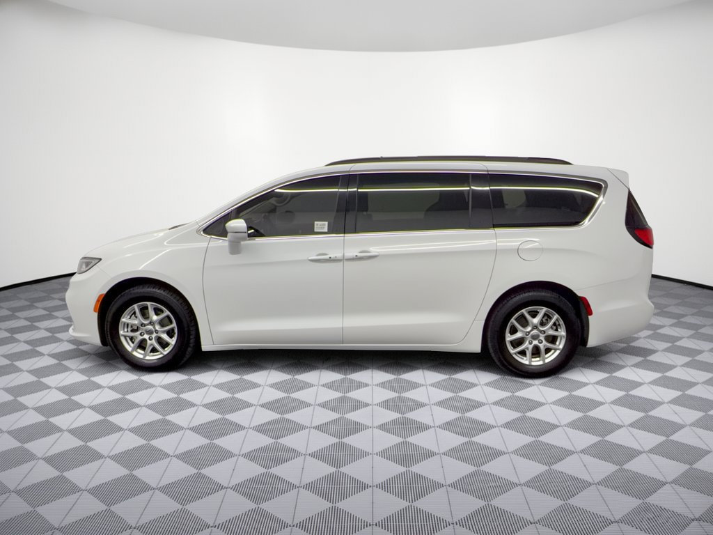Used 2022 Chrysler Pacifica Touring-L FWD image 2