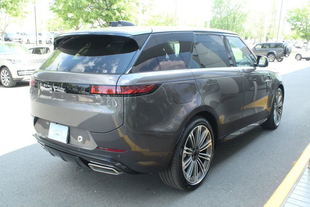 New 2026 Land Rover Range Rover Sport Dynamic SE image 2