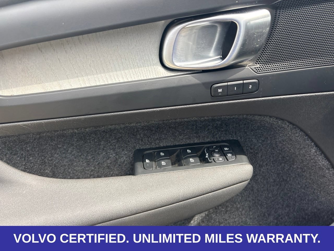 Certified 2025 Volvo XC40 B5 Plus AWD/4WD image 18
