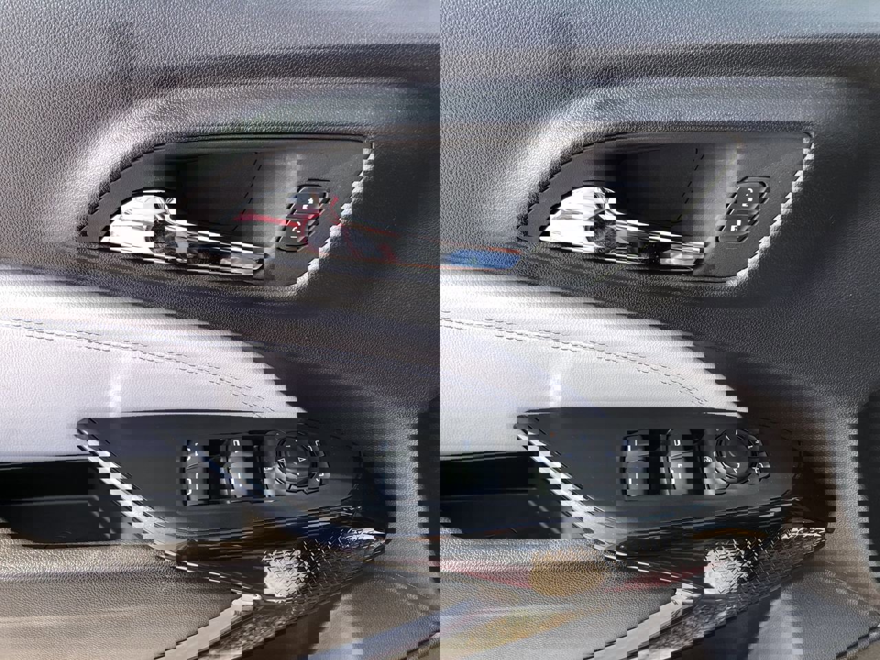 Used 2025 Chevrolet Trax LT w/ LT Convenience Package image 12