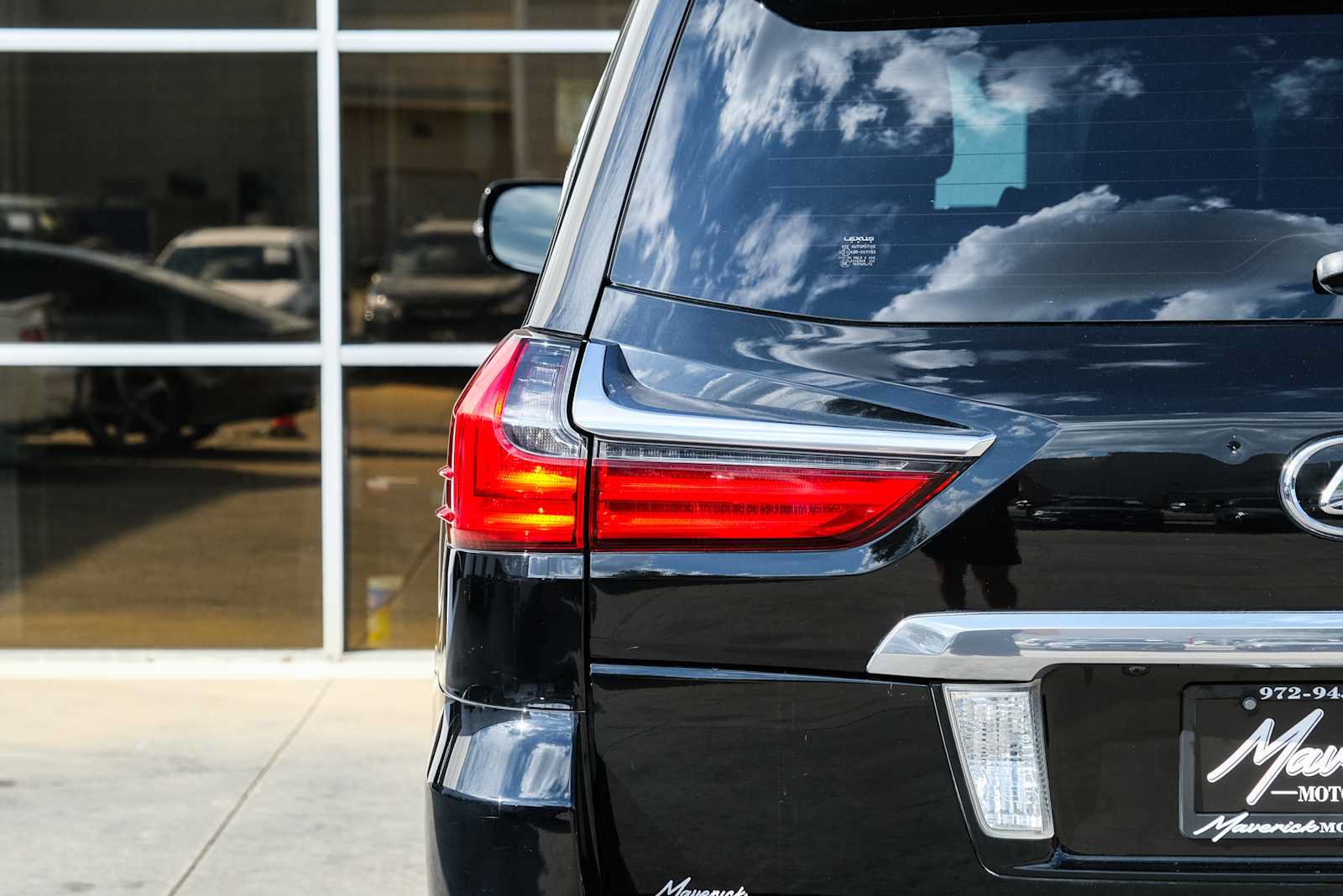 Used 2017 Lexus LX 570 4WD w/ Luxury Package image 11